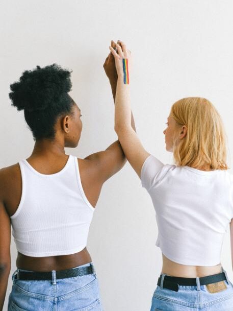 deux femmes alliées LGBT