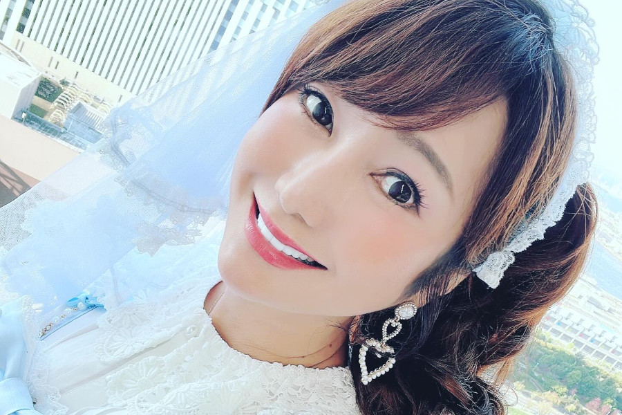 Close-up of Ai Haruna dressed in lolita fashion with lace and veil, acting as Grandy Babel Kōdan ambassador.